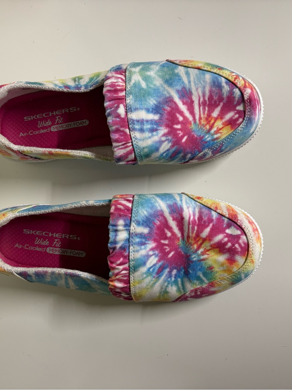 Skechers Air-Cooled Slip On Shoes Womens Size 8 Wide Tie Dye Sneakers Memory Foa